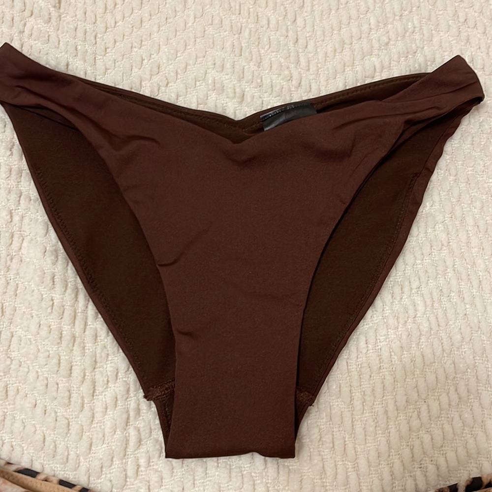 Bikini - Picture 3 of 3